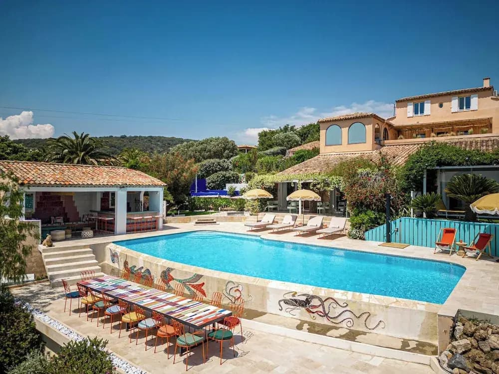 Bedroom in a Sublime Provencal Villa - Miniature 7