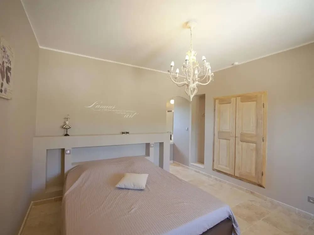 Luxury Villa in Provence With a Private Pool - Miniature 6