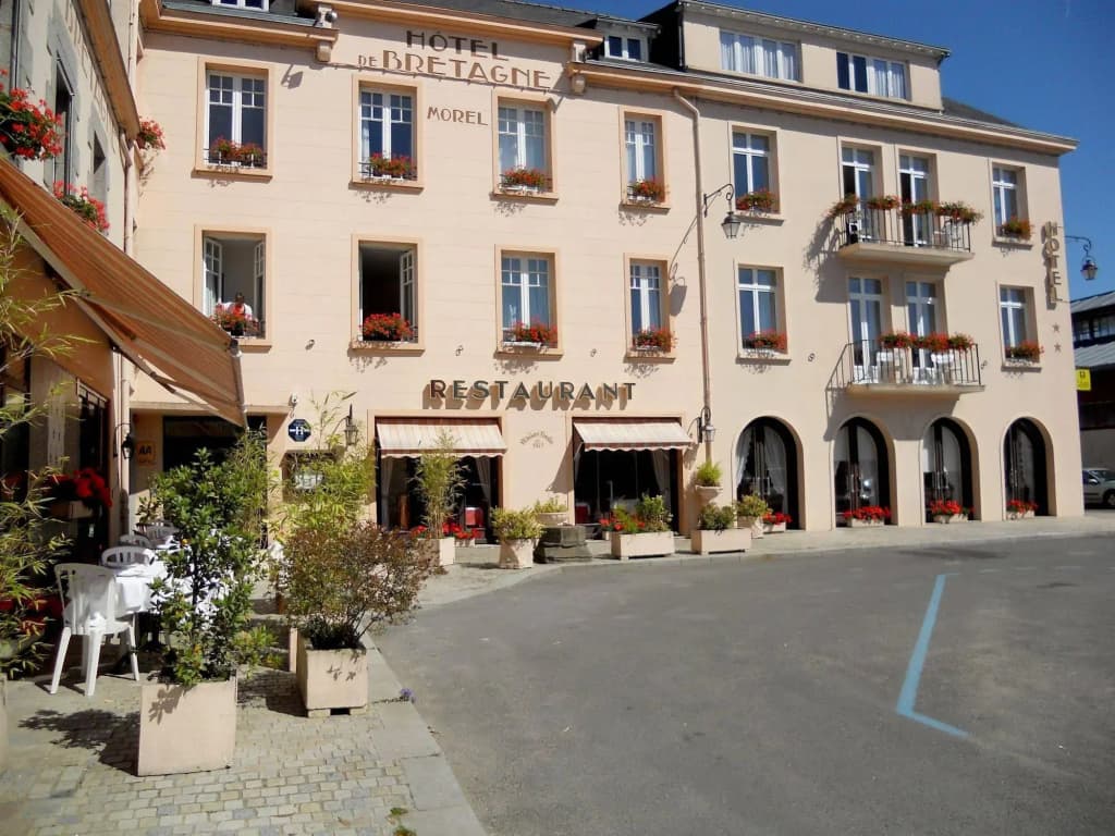 Logis Hôtel de Bretagne - Photo 1