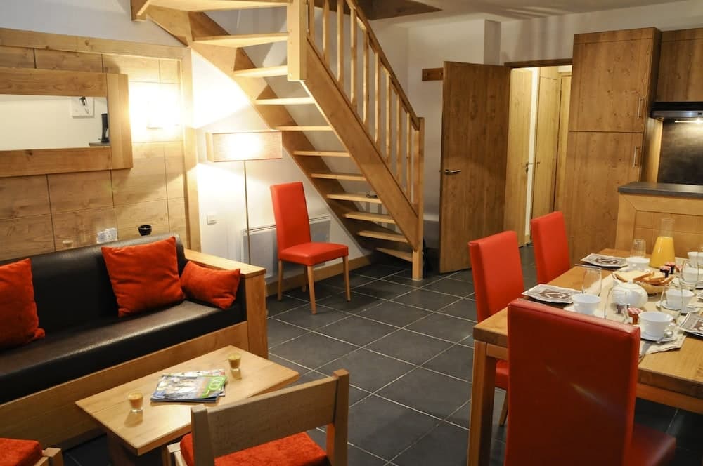 Stylish Stay Near Ski - Photo 4