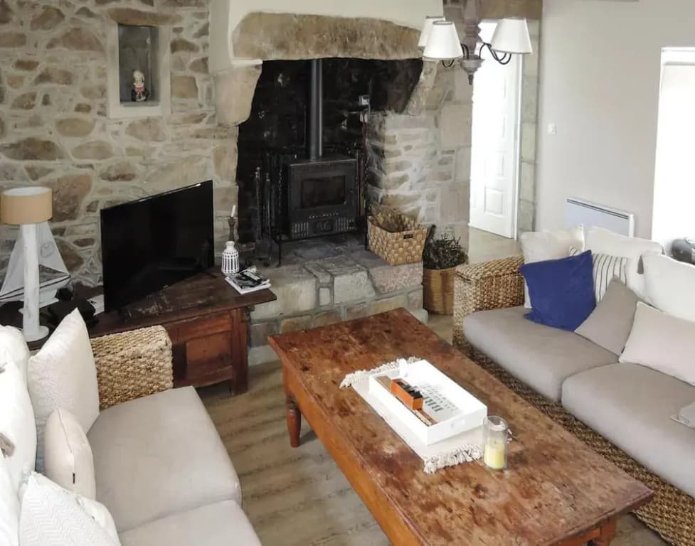 Natural Stone House With Maritime Flair - Miniature 6