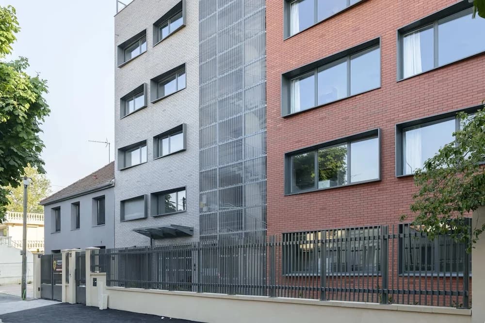 Hotel Les Portes De Paris - Photo 1