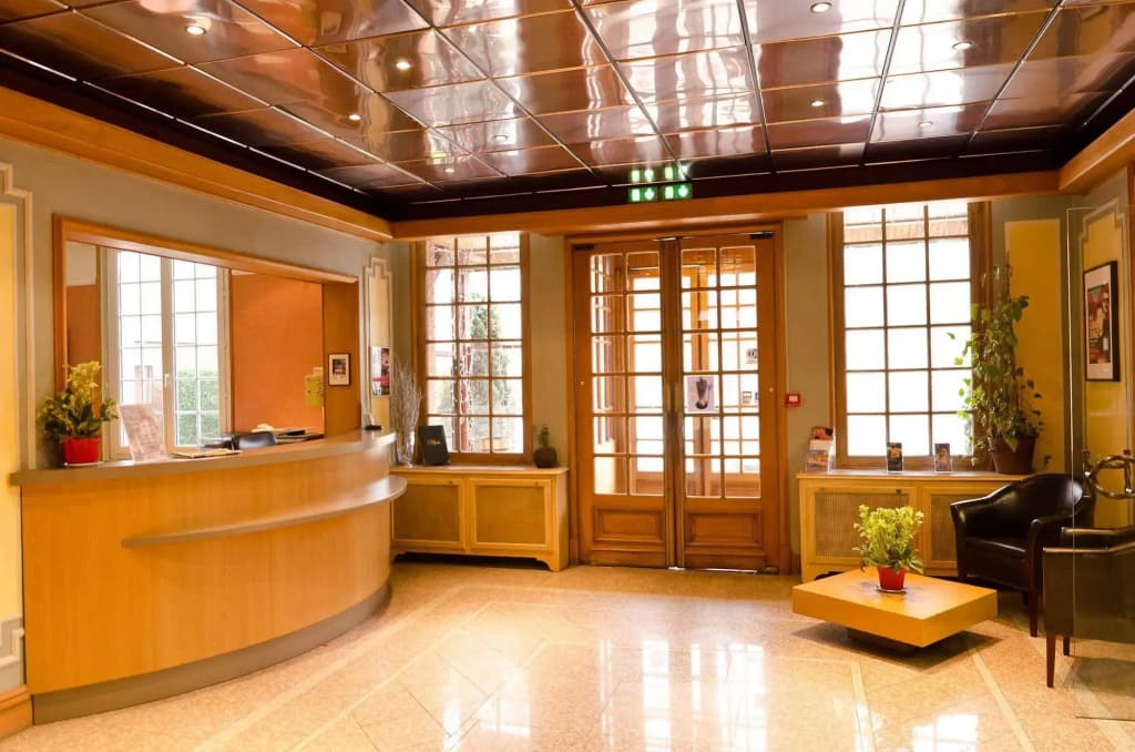 Hotel Le Continental - Photo 2