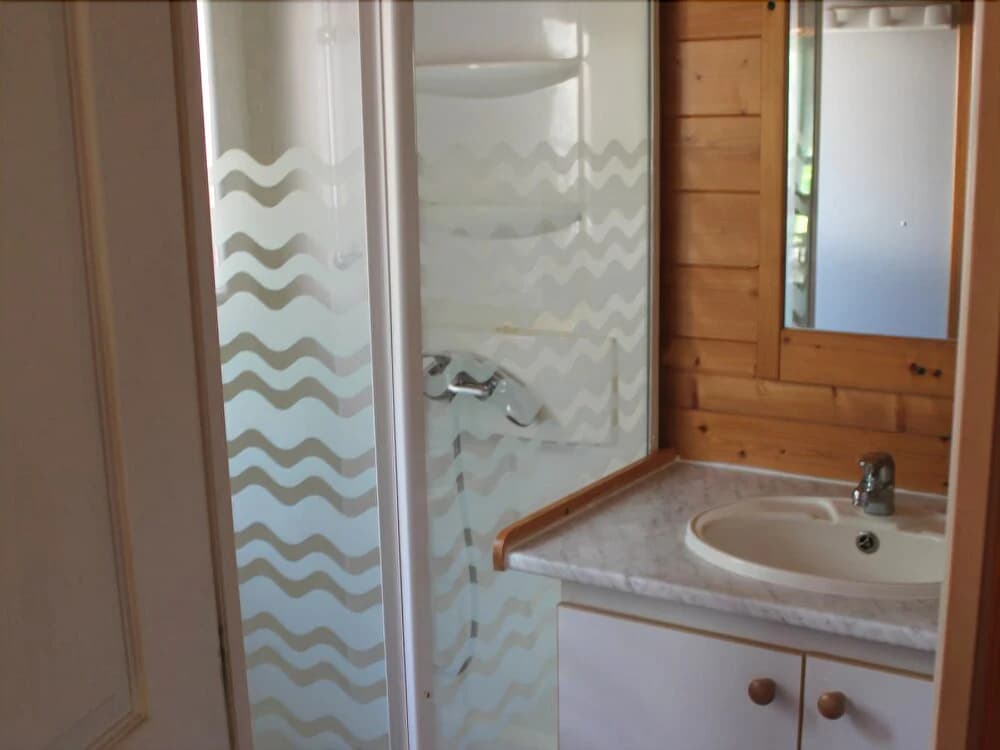 Village de Chalets Camping Bois Simonet - Miniature 8