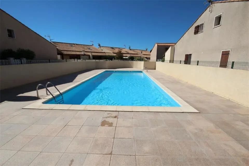 Villa 6 couchages 3 chambres terrasse ombragée parking dans résidence sécurisée piscine commune 400m de la mer LRJP93 - Mi...