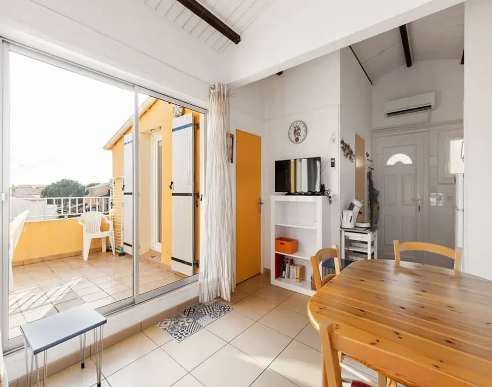 Stylish 2-bedroom Retreat in Agde - Miniature 6