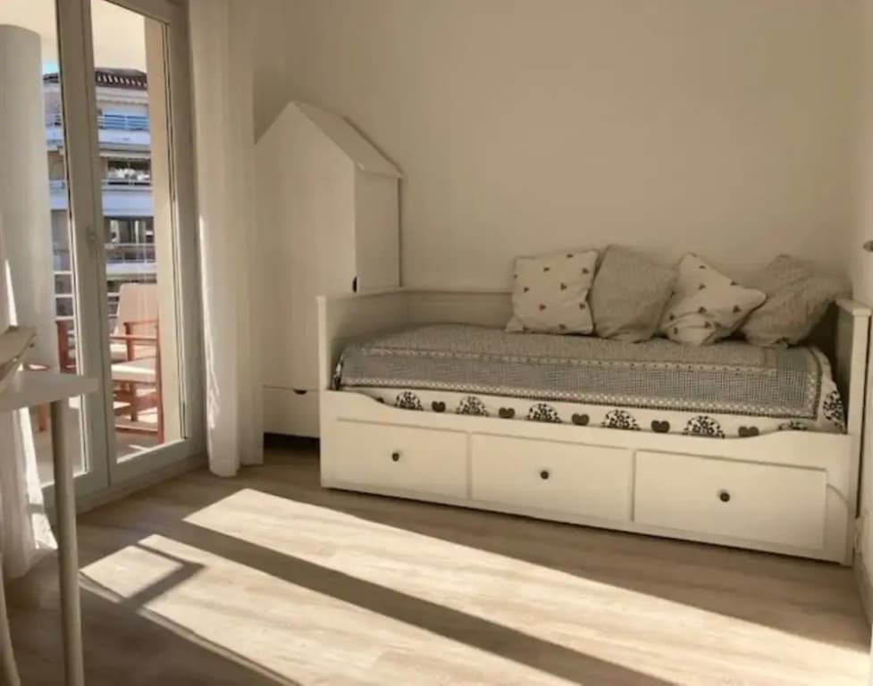 Terrace Apartment Near the Beach - Photo 2