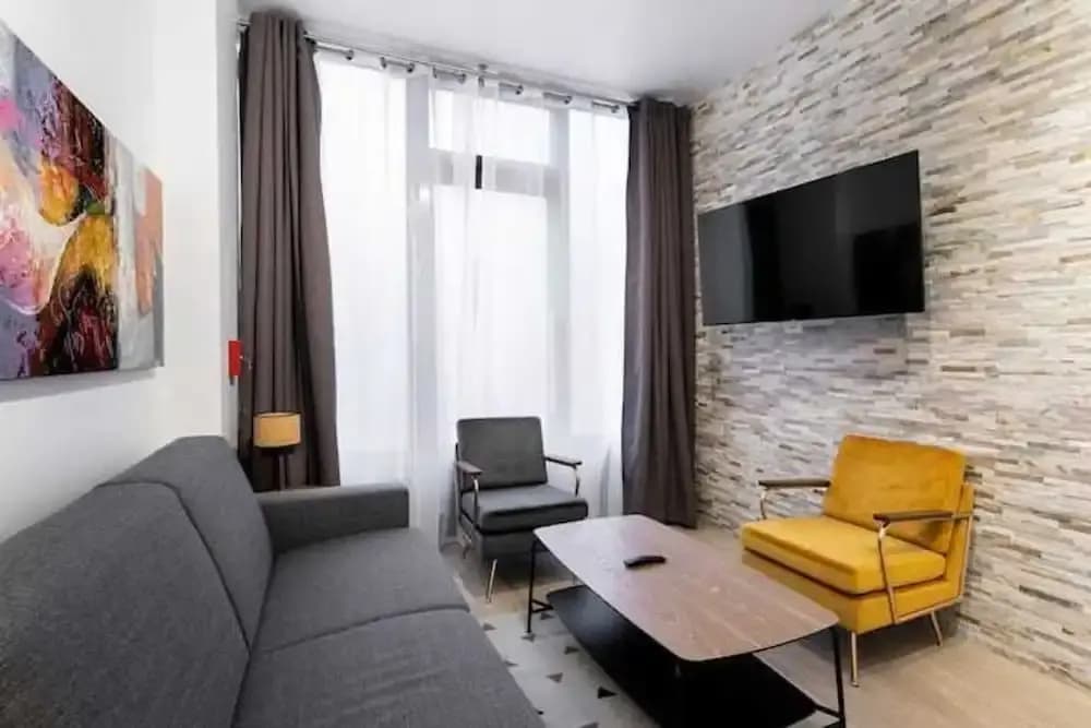 Intimate Flat w/ A/C & Jacuzzi - 2br/6p Montmartre - Photo 4
