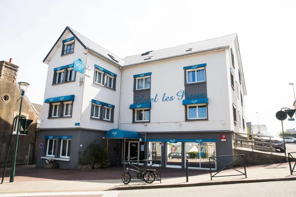 Hôtel les Pieux - Photo 1