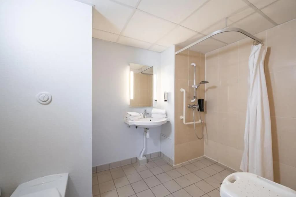 B&B HOTEL Saintes - Miniature 8