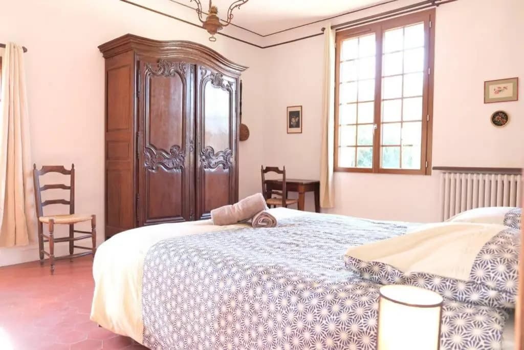Typical mas provençal with swimming pool in a small hamlet near Mouriès in the Alpilles in Provence- 8 persons LS1-361 OUS...