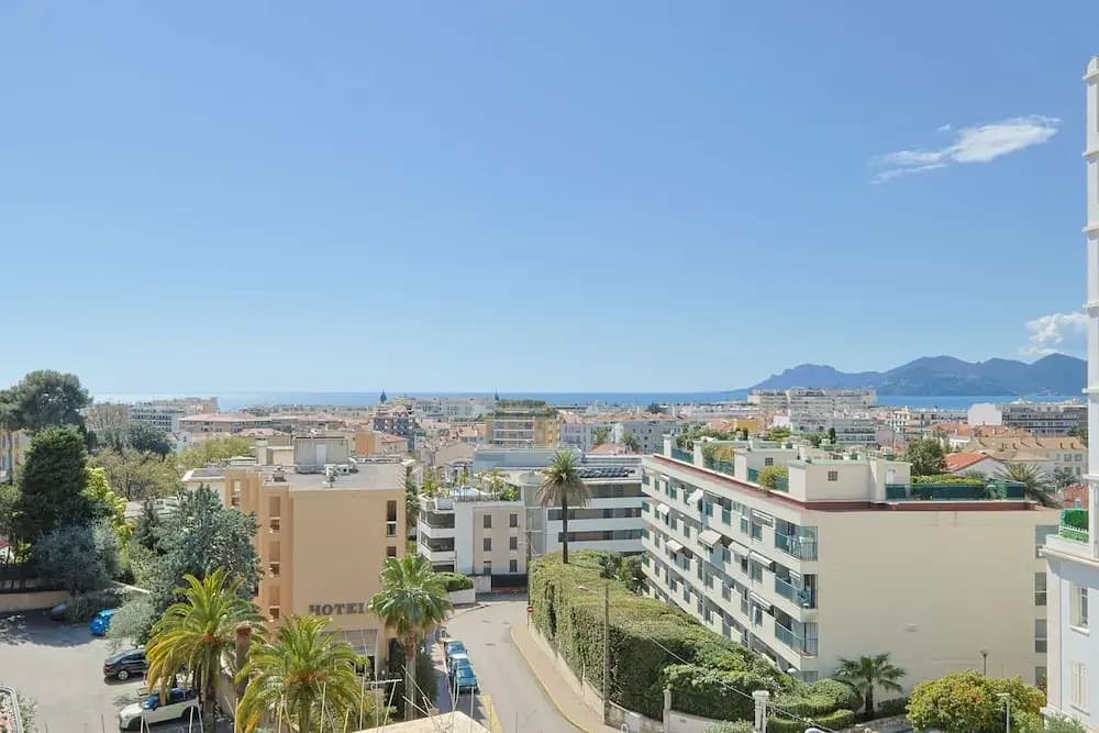 L Horizon in Cannes With 2 Bedrooms and 1 Bathrooms - Photo 1
