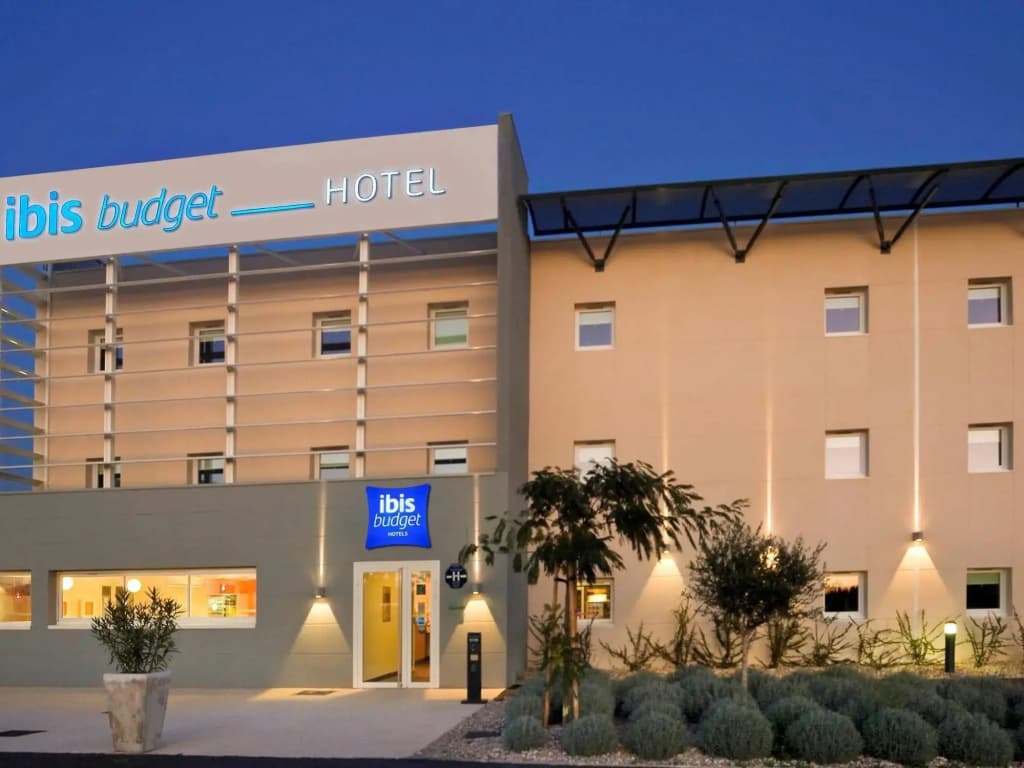 ibis budget Istres Trigance - Photo 1