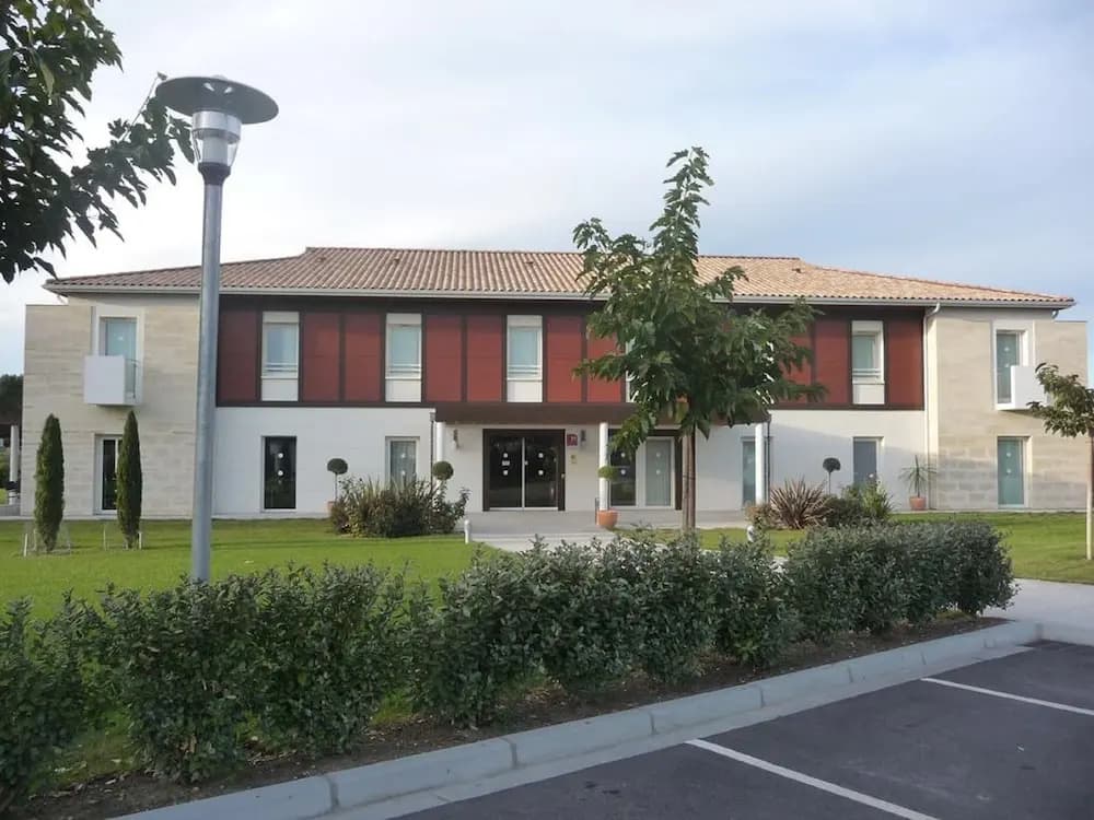 Logis Hôtel Aliénor - Photo 1