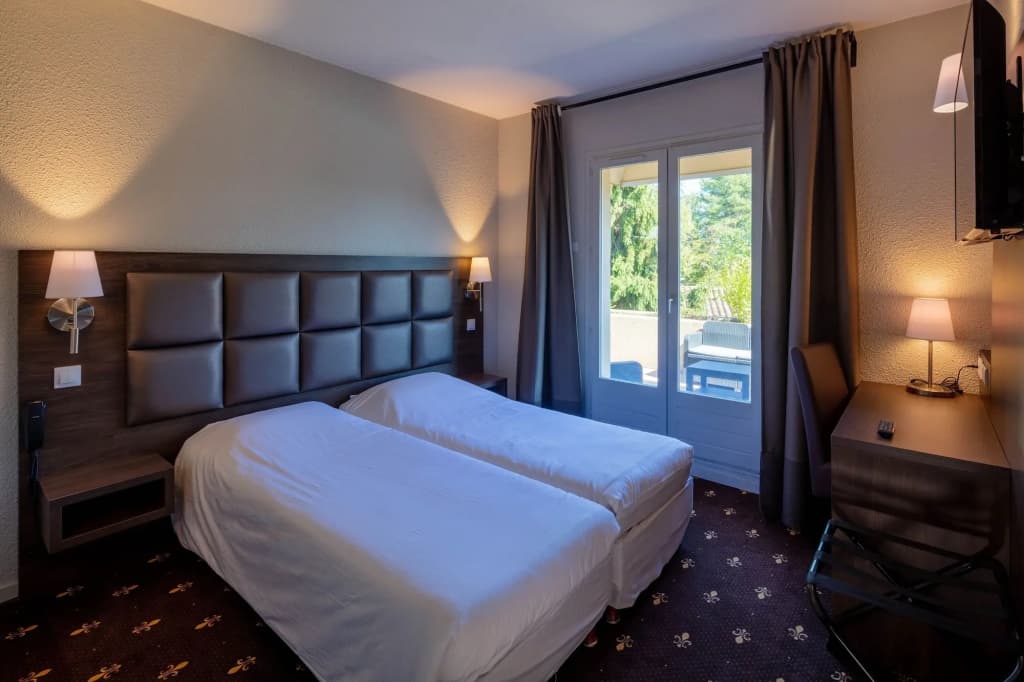 Logis Hotel Noemys Morgon - Photo 4