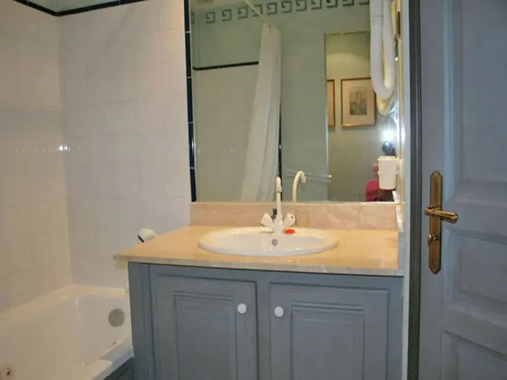 Cosy Flat in a Drome Chateau With Pool - Miniature 8