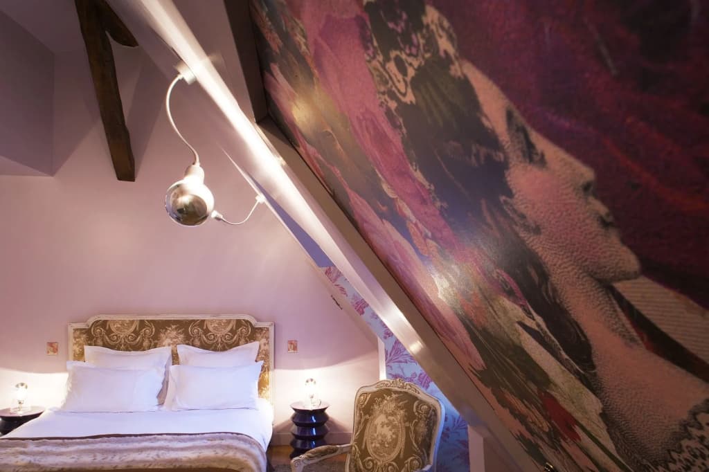 Hôtel du Petit Moulin, Haute Couture hotel by Lacroix - Miniature 7