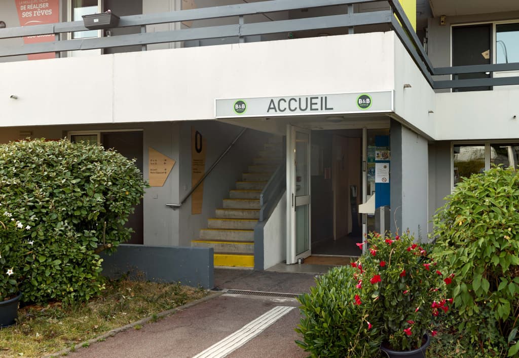 B&B HOTEL Corbeil-Essonnes - Photo 1