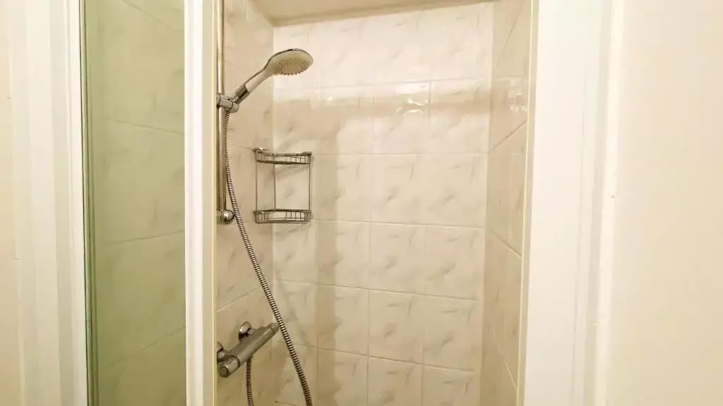 Appartement dans résidence avec piscine - Miniature 6
