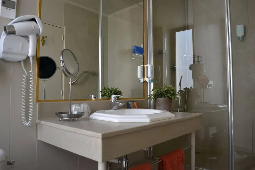 Hotel Saint Ferreol - Miniature 8