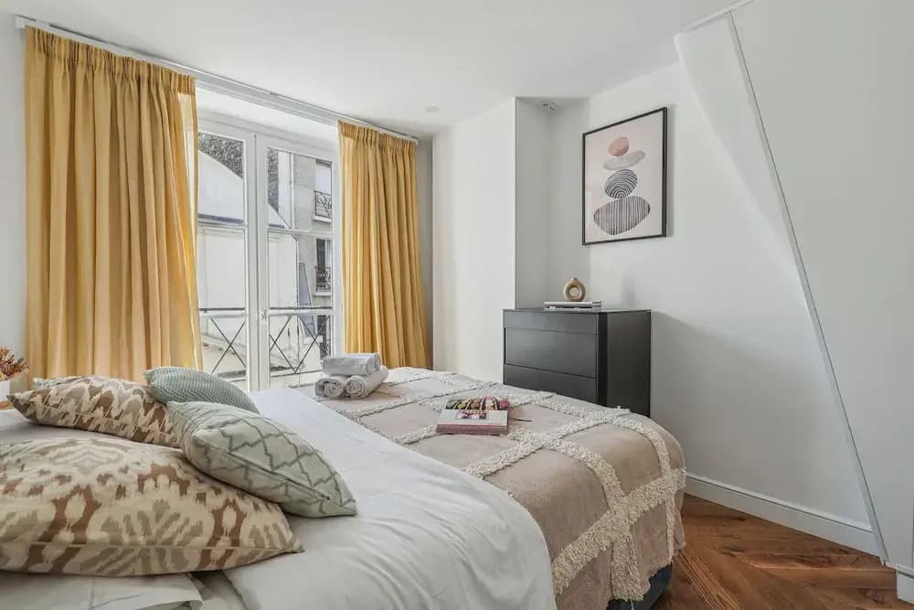 Chic 1BR Near Louvre & Musee d Orsay - Photo 3