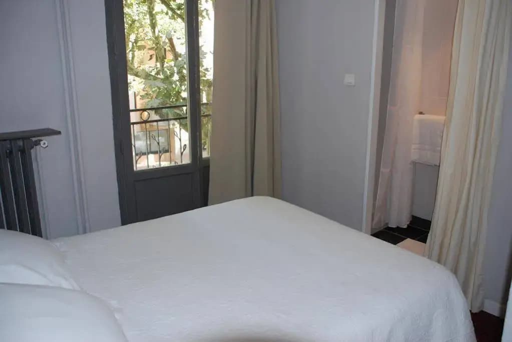 Le Charleston Hotel - Photo 2