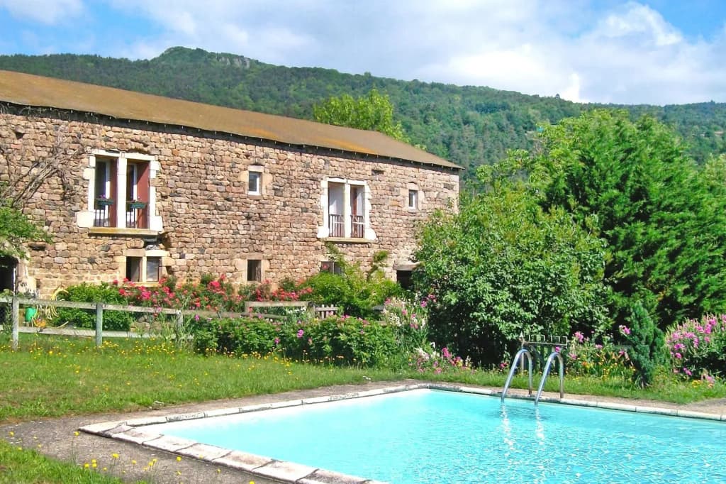 Rural Pool Retreat in the Hills - Miniature 6