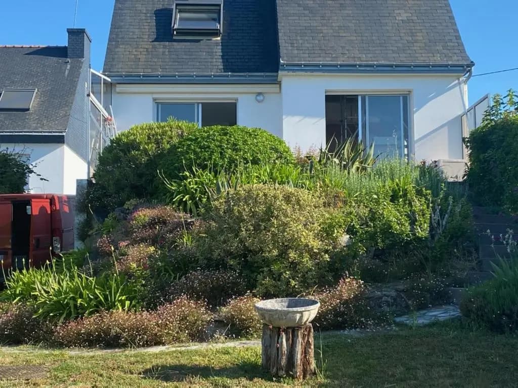 Les pieds dans l'eau ! Venez decouvrir cette charmante maison de 90m2 situee a Sarzeau ! - Photo 2