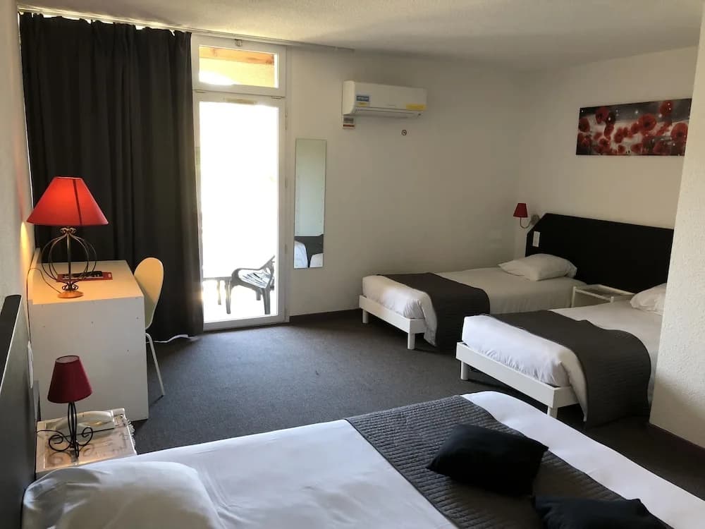 Hotel Le Clos des Bruyeres - Photo 1
