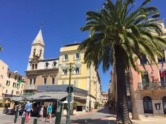 Sanary - Photo 1