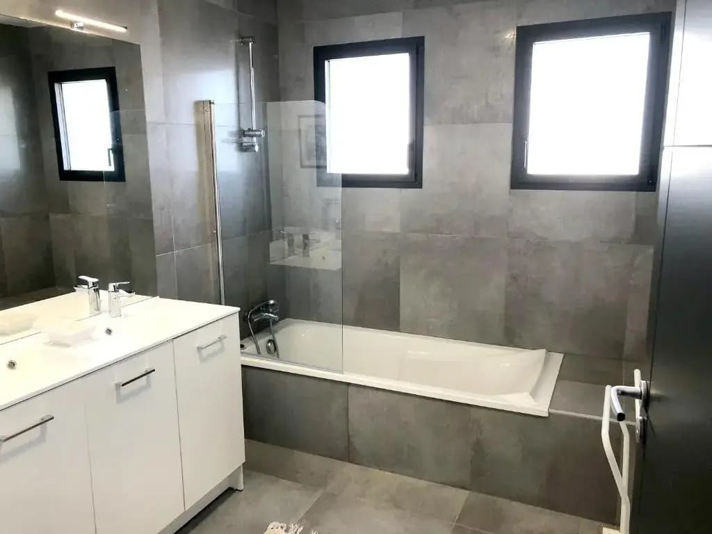 Maison de 3 chambres avec jardin clos et wifi a Baden - Miniature 7