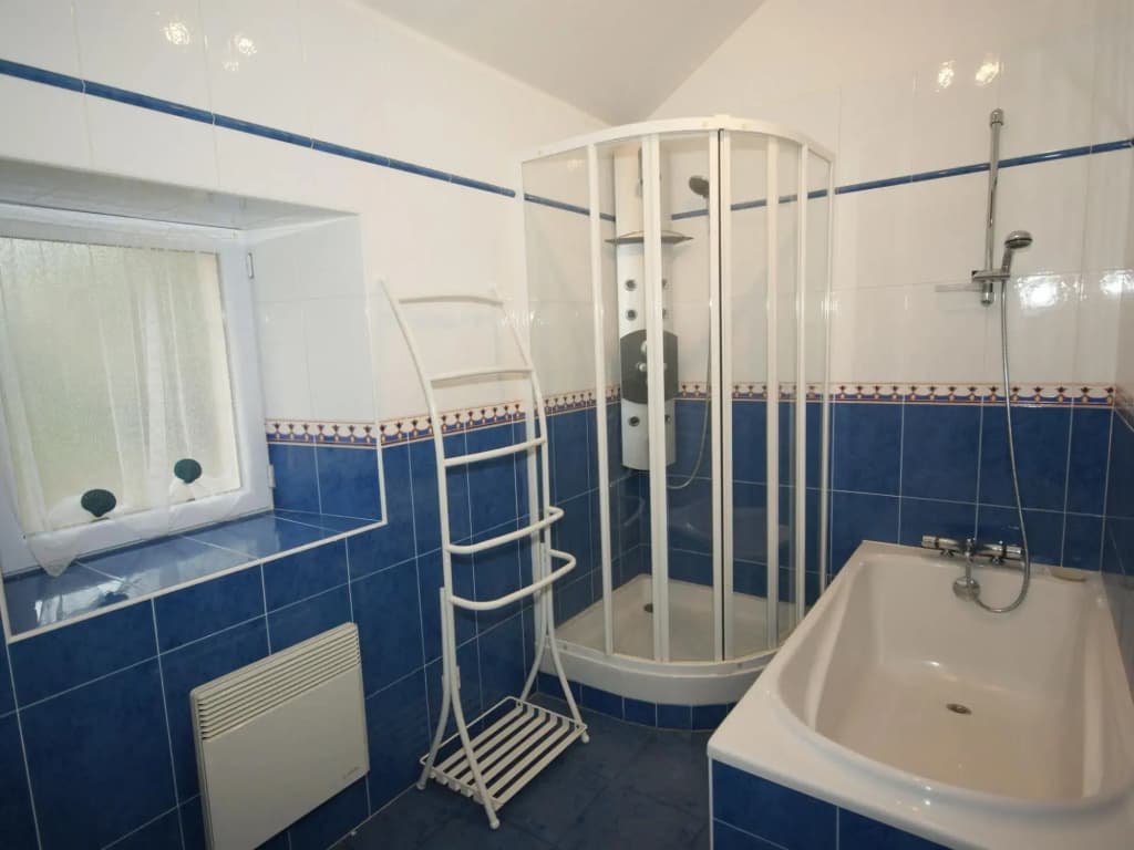 Spacious Holiday Home in Besse With Swimming Pool - Miniature 6