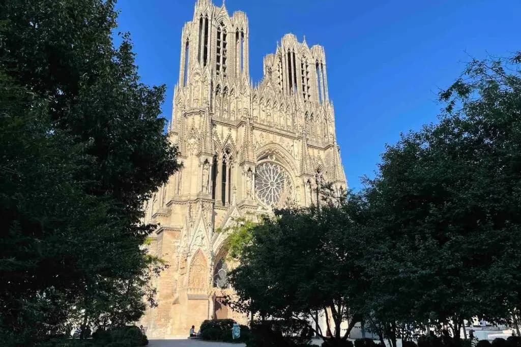 Superbe Loft 100m2 Proche Cathedrale Avec Parking - Photo 1