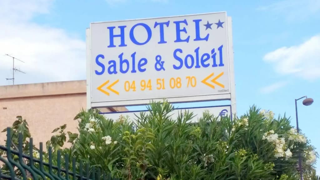 Hôtel Sable et Soleil - Photo 1