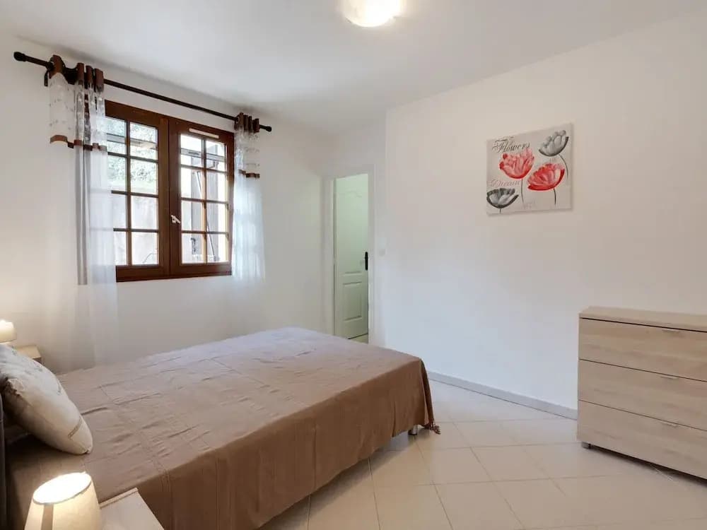 Charming Flat With Pool - Photo 2