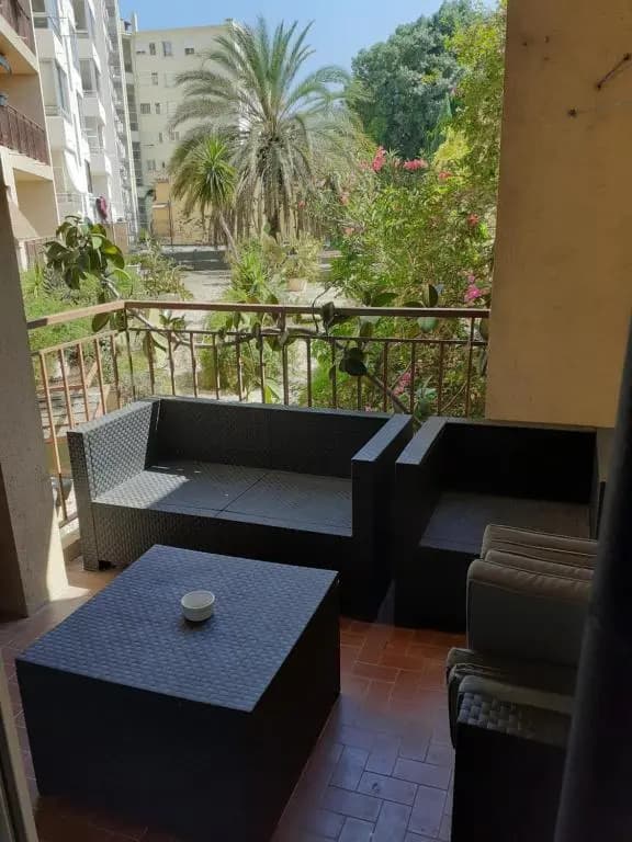 F4 au cœur de Toulon 3 nuits minimum Wifi et parking commun gratuit - Miniature 7