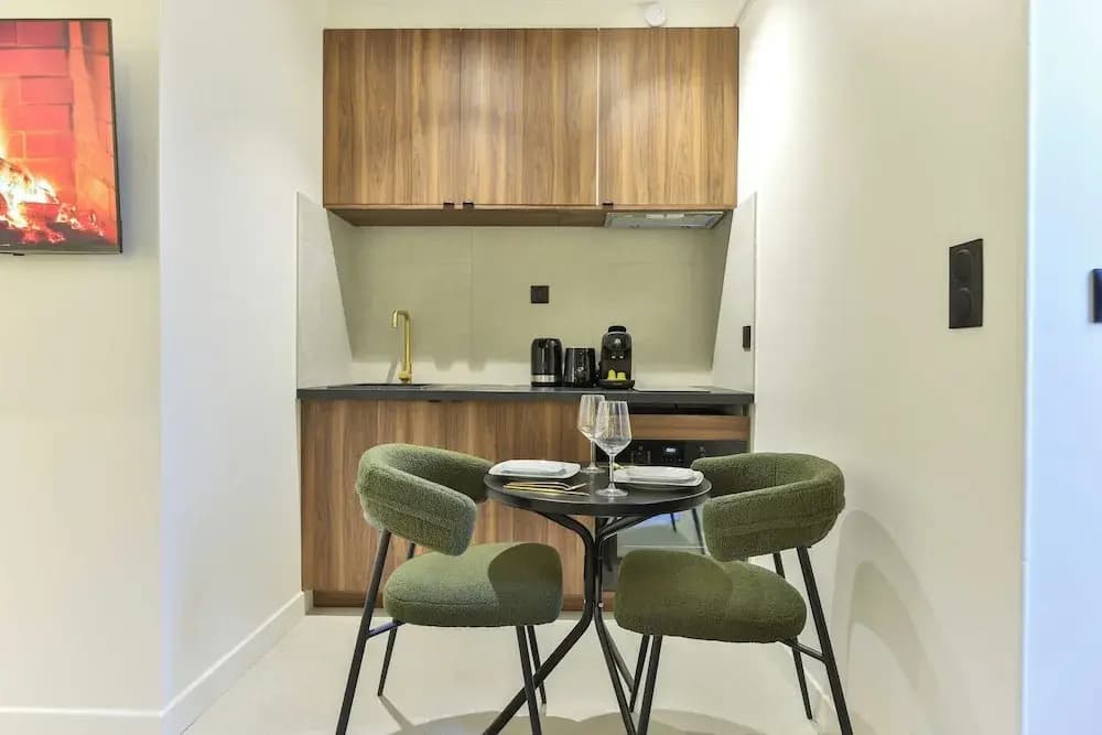 Beautiful 1 Bedroom Apartment - Miniature 8