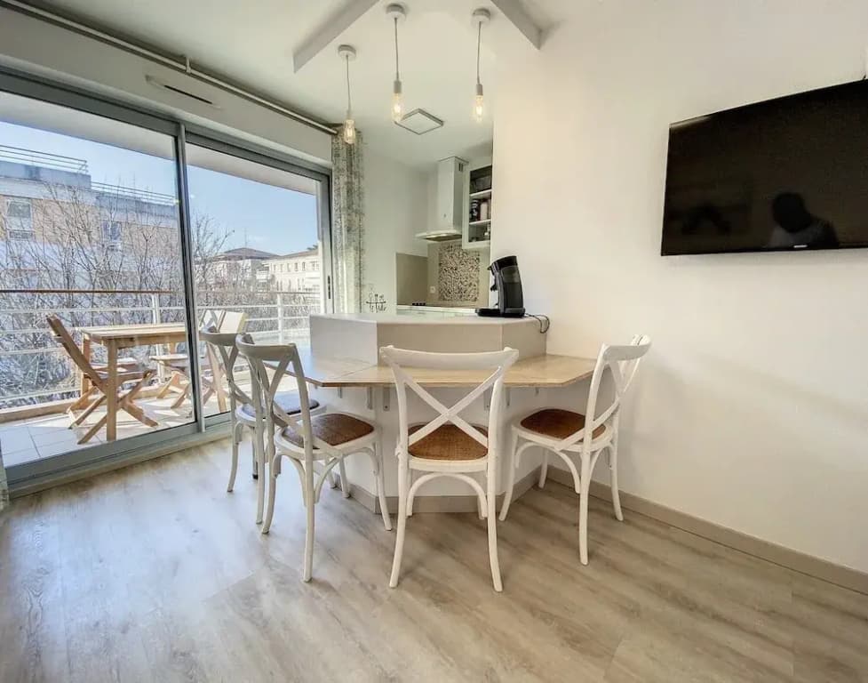 Terrace Apartment Near the Beach - Miniature 7