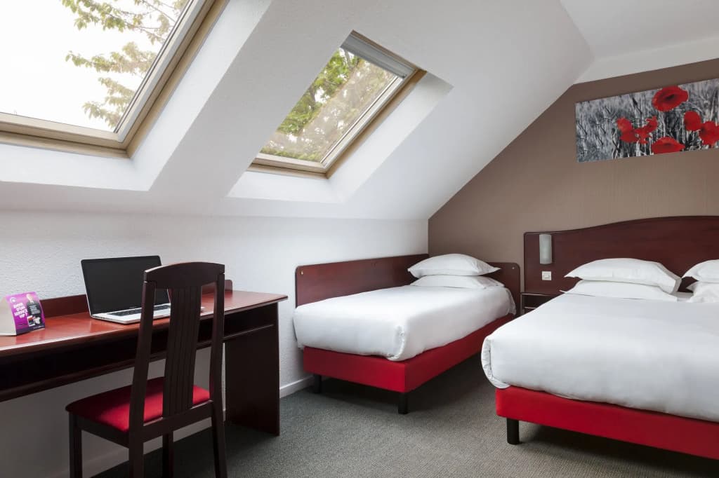 Arras Hotel - Photo 4