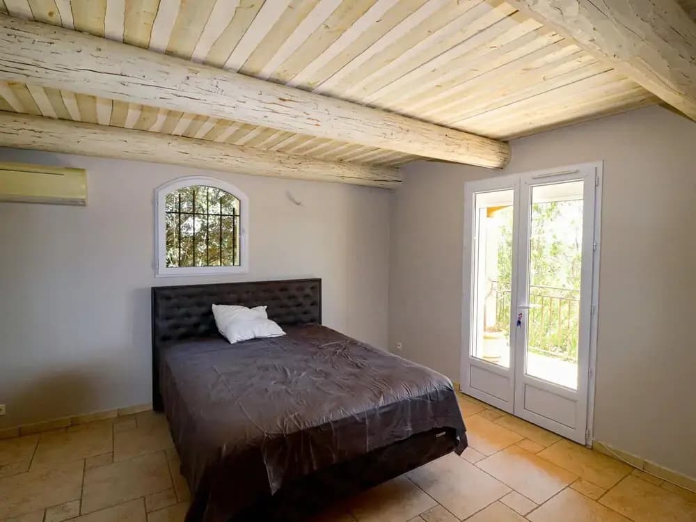 Luxury Property With Private Pool - Photo 3