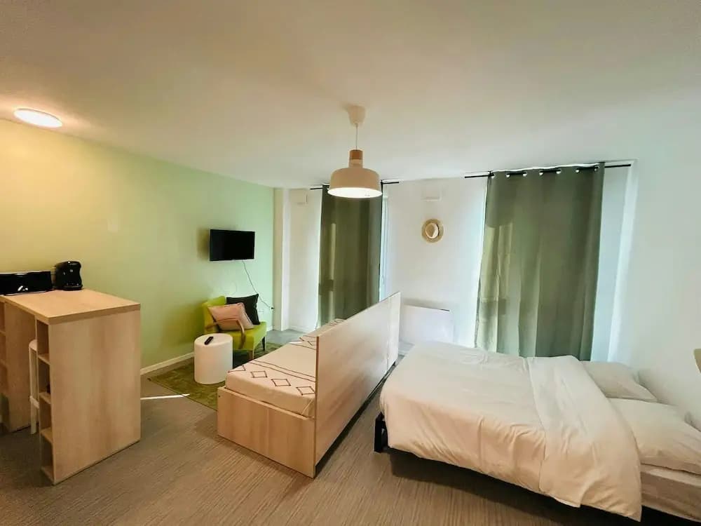 We Live In R - Suite 303 - Photo 2
