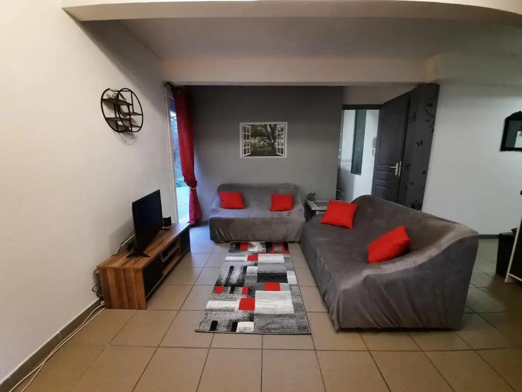 Superbe appartement F2 neuf : terrasse, barbecue. - Photo 2
