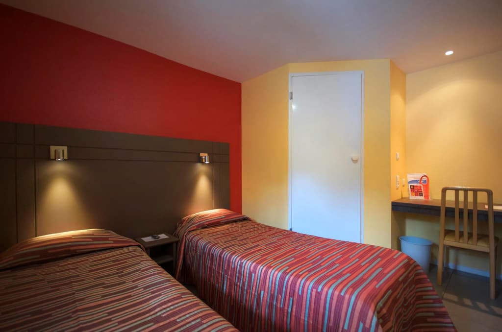 Hôtel Confort Le Moulin Rouge - Photo 2