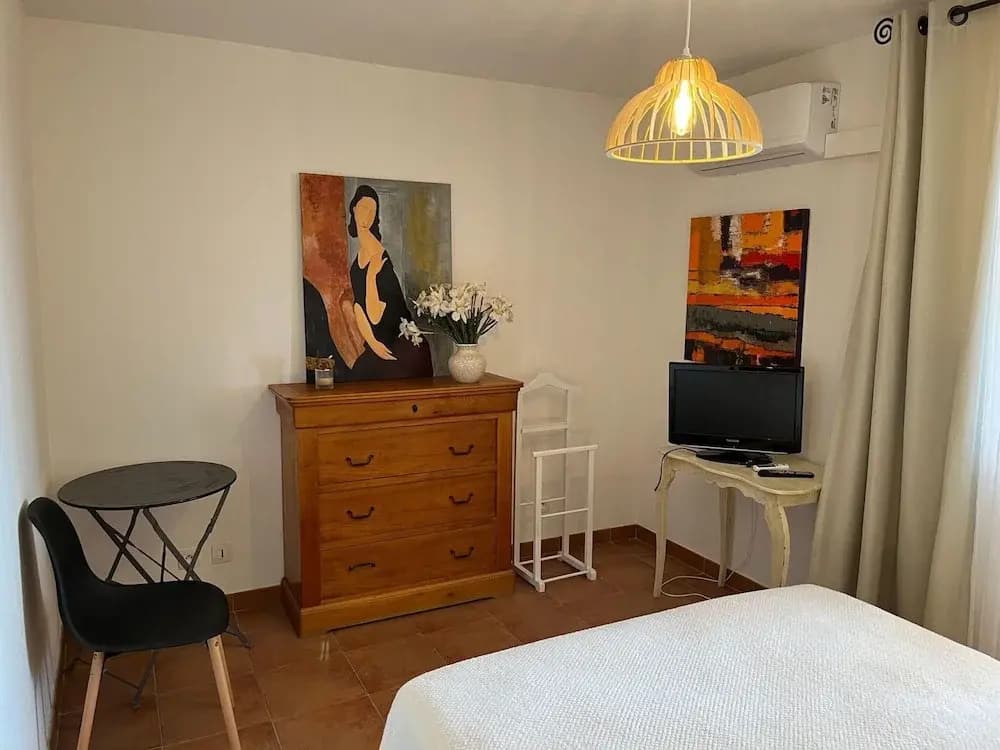 Apartment With sea View and Pool - Photo 4