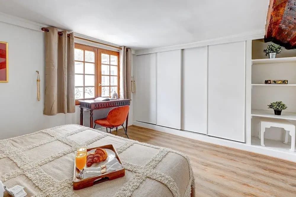 Cozy 2BR in the Heart of Île Saint-Louis - Photo 2
