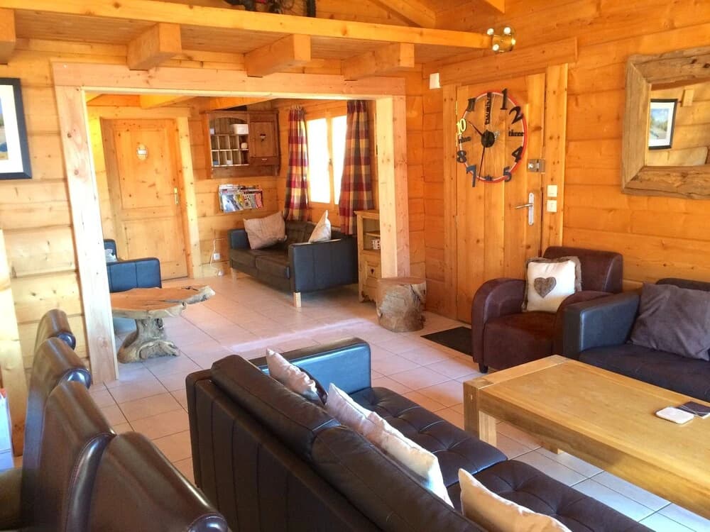 Mountain Chalet - Photo 2