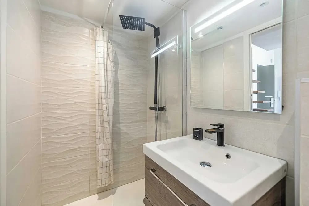 a/c Mezzanine apt 2br/4p - Place Garibaldi - Miniature 7