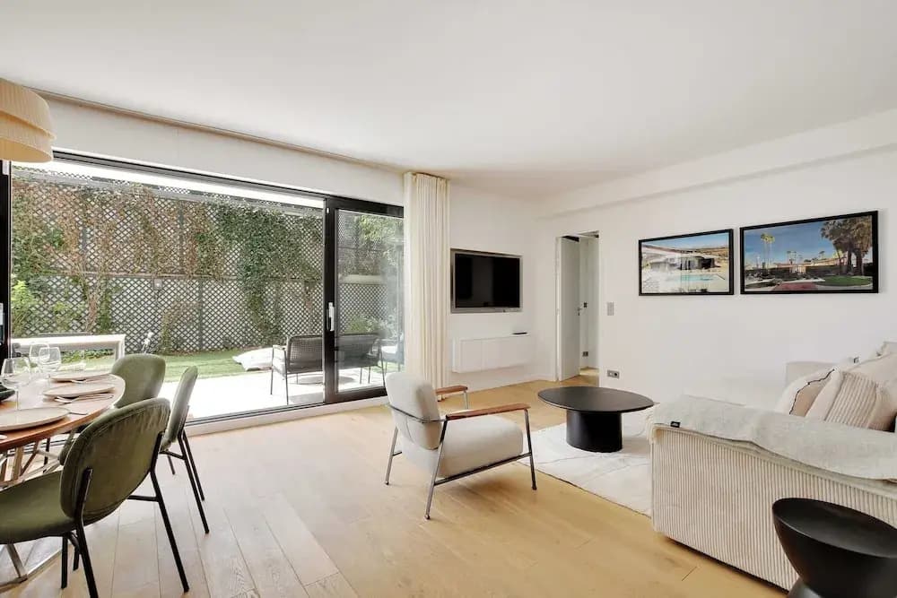 Passy / Eiffel Tower - Amazing 2BR With Garden - Miniature 6