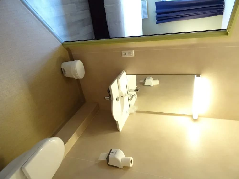Hotel Vesontio (Ex Hotel Oxalys) - Miniature 8