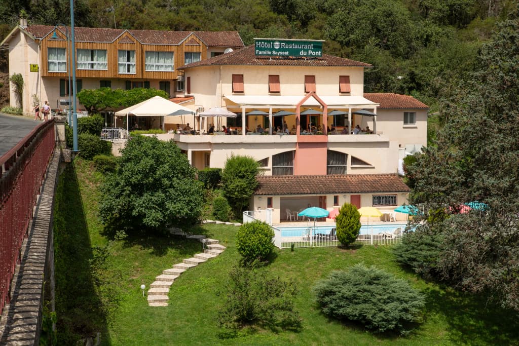 Logis Hotel Restaurant Du Pont - Photo 1